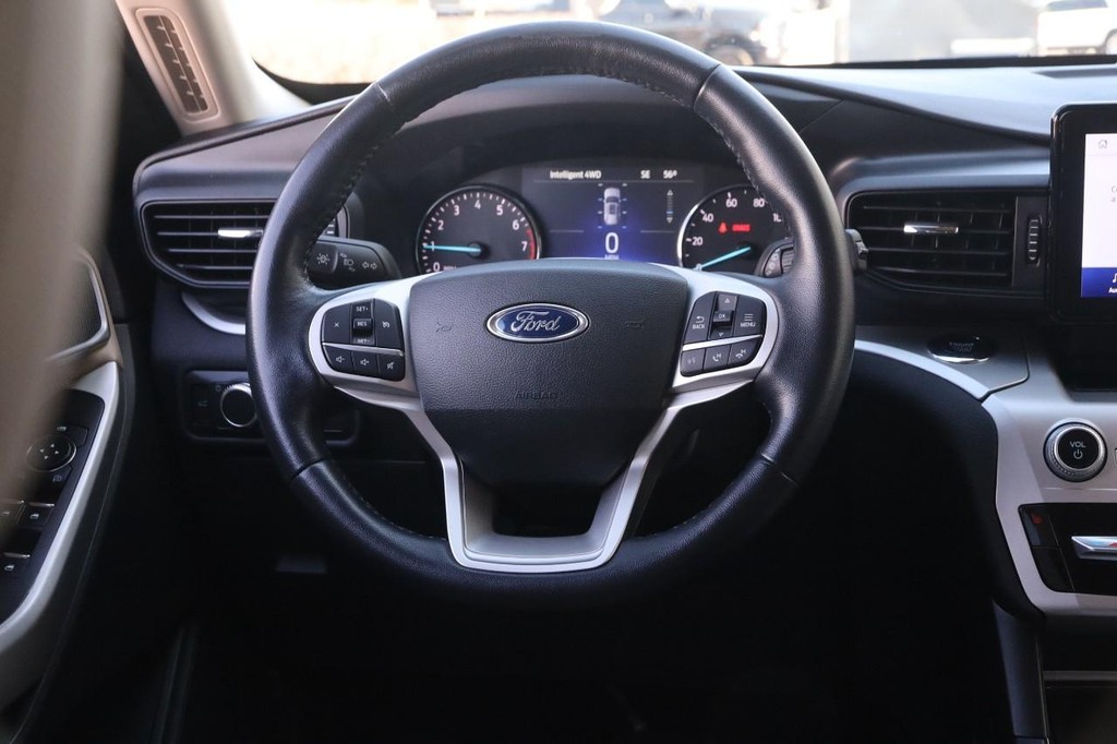 Ford Explorer Vehicle Full-screen Gallery Image 25