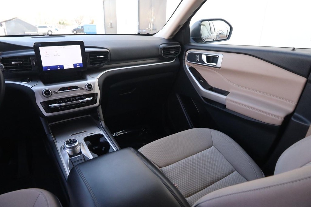 Ford Explorer Vehicle Full-screen Gallery Image 27