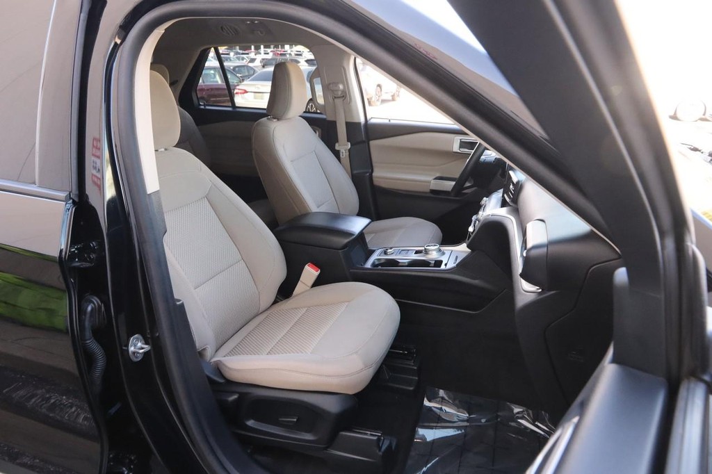 Ford Explorer Vehicle Full-screen Gallery Image 28