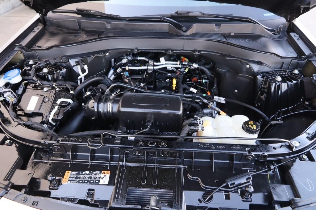 Ford Explorer Vehicle Full-screen Gallery Image 29