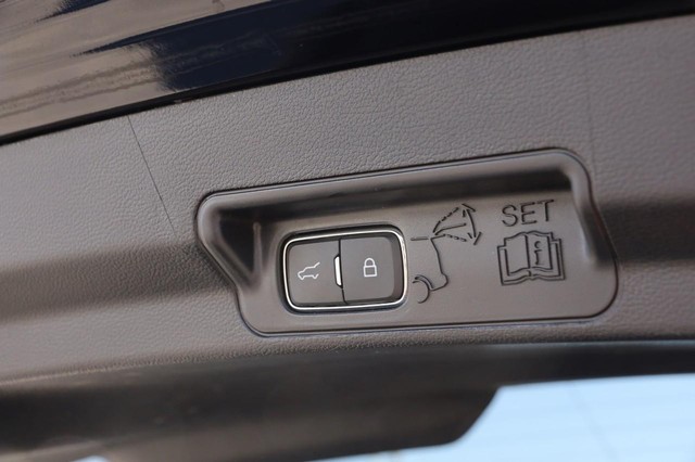 Ford Explorer Vehicle Image 08