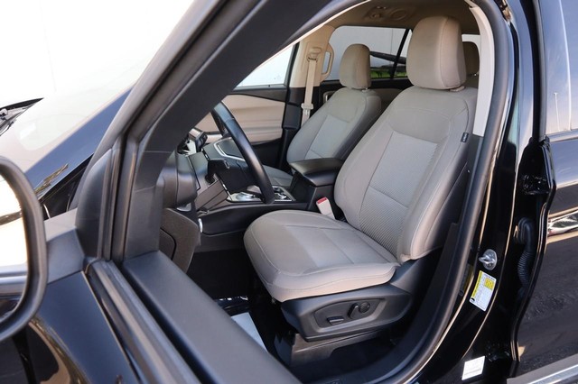 Ford Explorer Vehicle Image 09