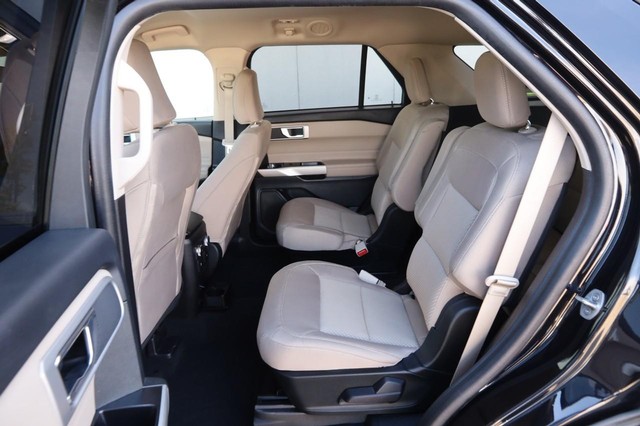 Ford Explorer Vehicle Image 10