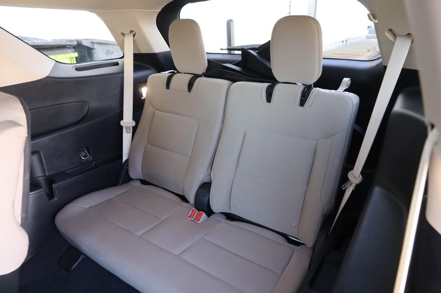 Ford Explorer Vehicle Image 11