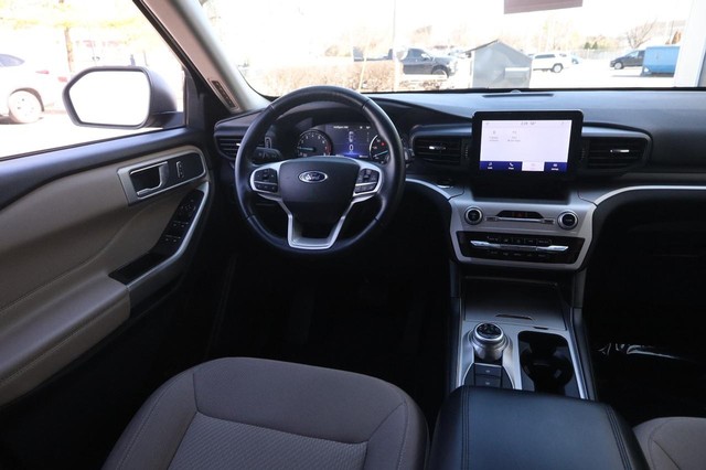 Ford Explorer Vehicle Image 24