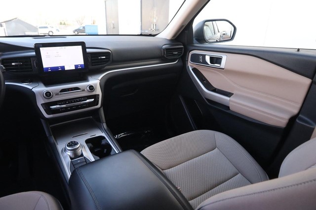 Ford Explorer Vehicle Image 27