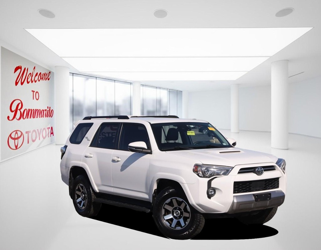 Toyota 4Runner Vehicle Full-screen Gallery Image 2