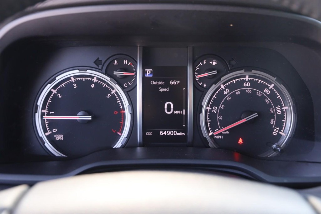 Toyota 4Runner Vehicle Full-screen Gallery Image 13