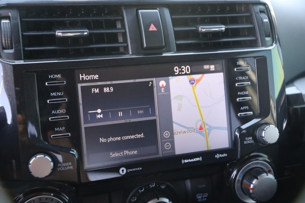 Toyota 4Runner Vehicle Full-screen Gallery Image 16