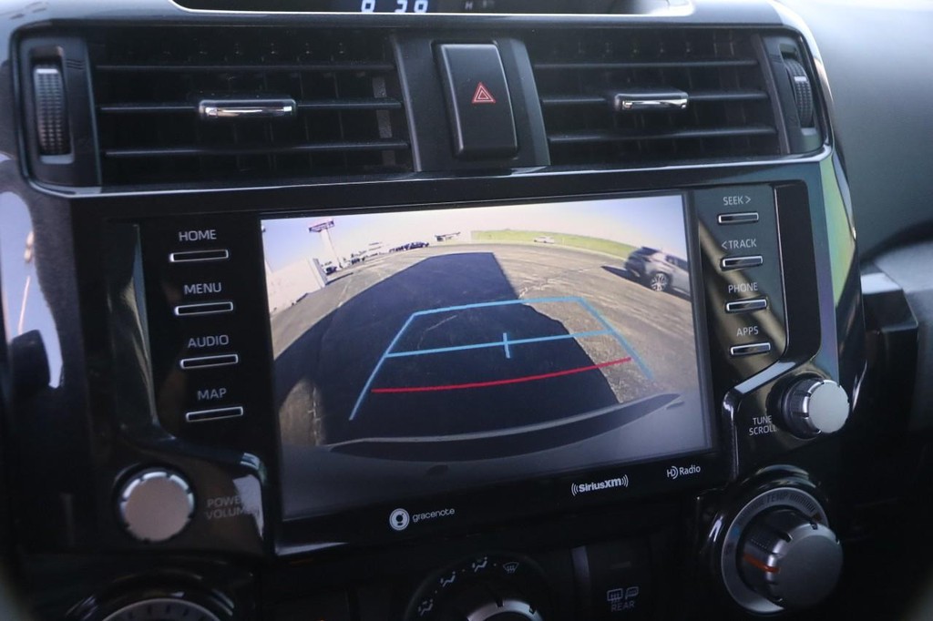 Toyota 4Runner Vehicle Full-screen Gallery Image 17