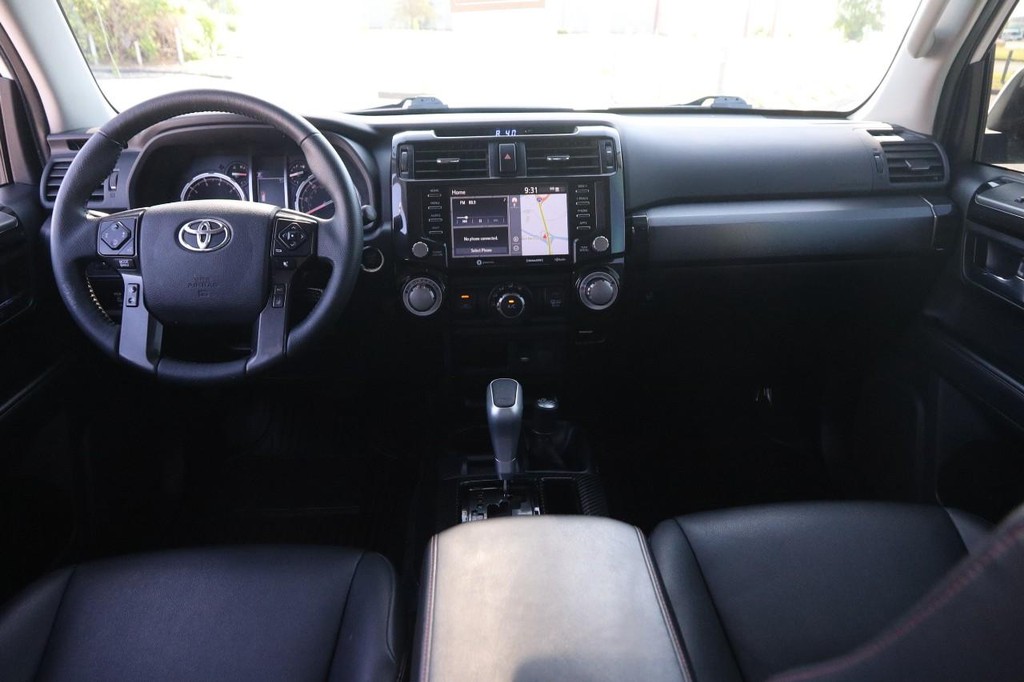 Toyota 4Runner Vehicle Full-screen Gallery Image 26