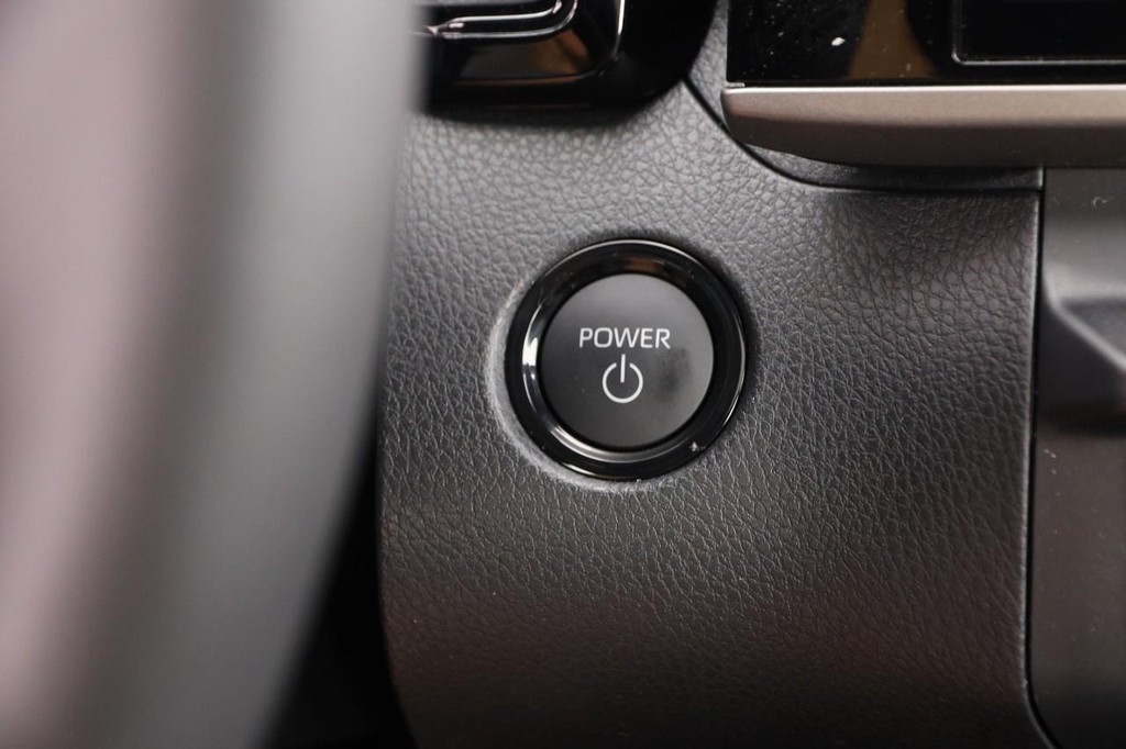 Toyota Camry Vehicle Full-screen Gallery Image 15