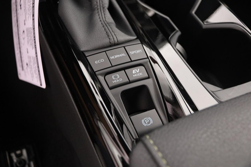 Toyota Camry Vehicle Full-screen Gallery Image 19