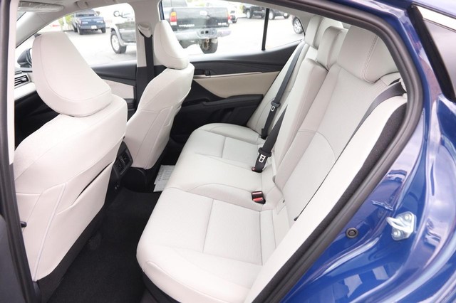 Toyota Camry Vehicle Image 09