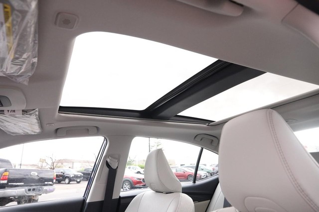 Toyota Camry Vehicle Image 10