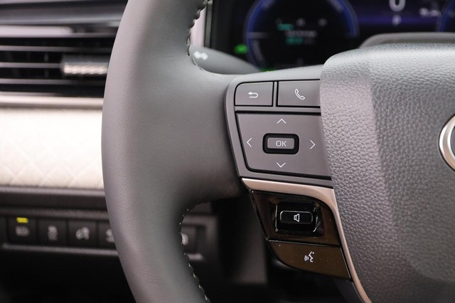 Toyota Camry Vehicle Image 12