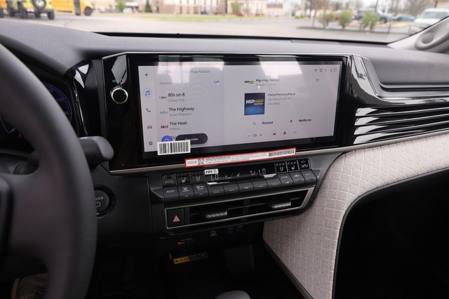 Toyota Camry Vehicle Image 16