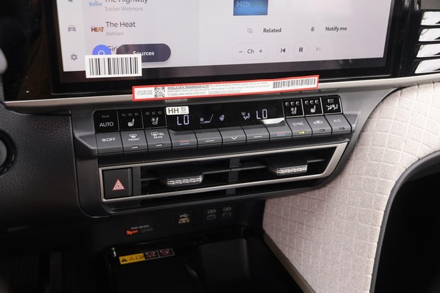 Toyota Camry Vehicle Image 18