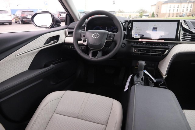 Toyota Camry Vehicle Image 22