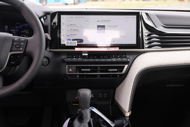 Toyota Camry Vehicle Image 24