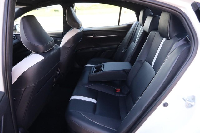 Toyota Camry Vehicle Image 09