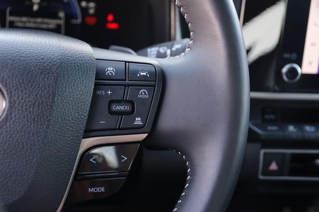 Toyota Camry Vehicle Image 12