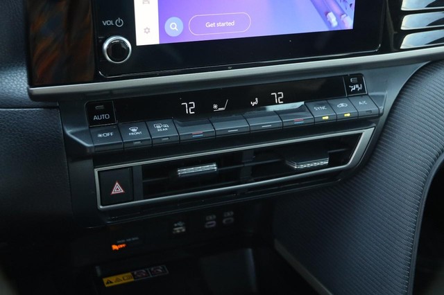 Toyota Camry Vehicle Image 17