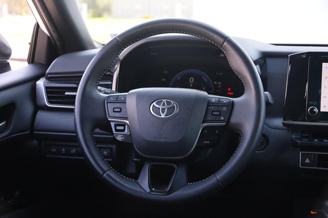 Toyota Camry Vehicle Image 22