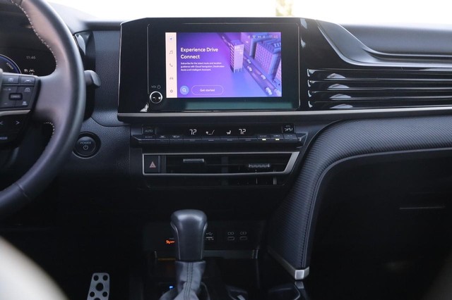 Toyota Camry Vehicle Image 23
