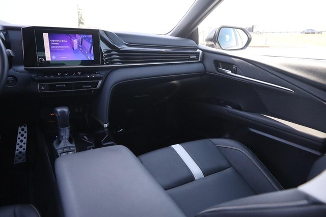 Toyota Camry Vehicle Image 24