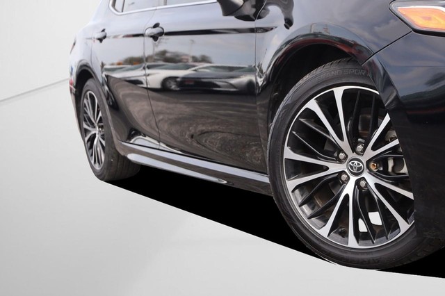 Toyota Camry Vehicle Image 03