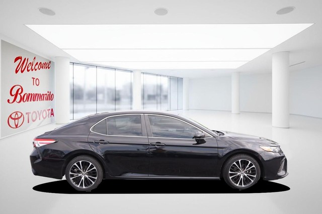 Toyota Camry Vehicle Image 05