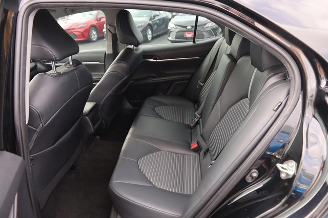 Toyota Camry Vehicle Image 09