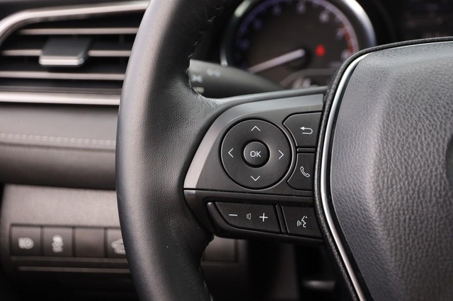 Toyota Camry Vehicle Image 11