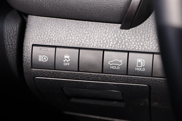 Toyota Camry Vehicle Image 18