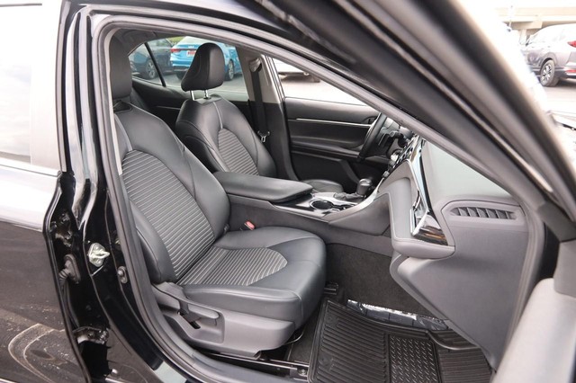 Toyota Camry Vehicle Image 24