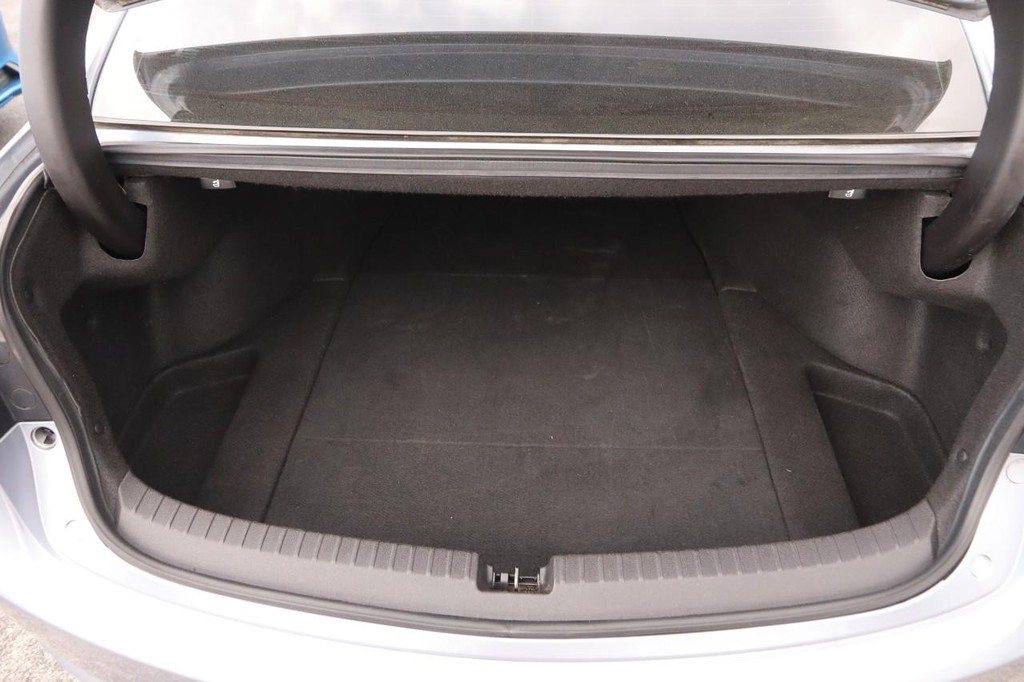 Acura TLX Vehicle Full-screen Gallery Image 07