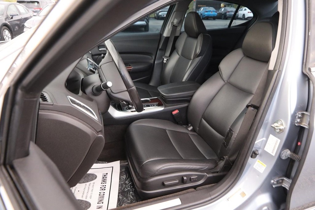 Acura TLX Vehicle Full-screen Gallery Image 09