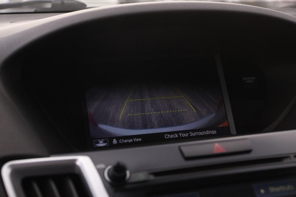 Acura TLX Vehicle Full-screen Gallery Image 17