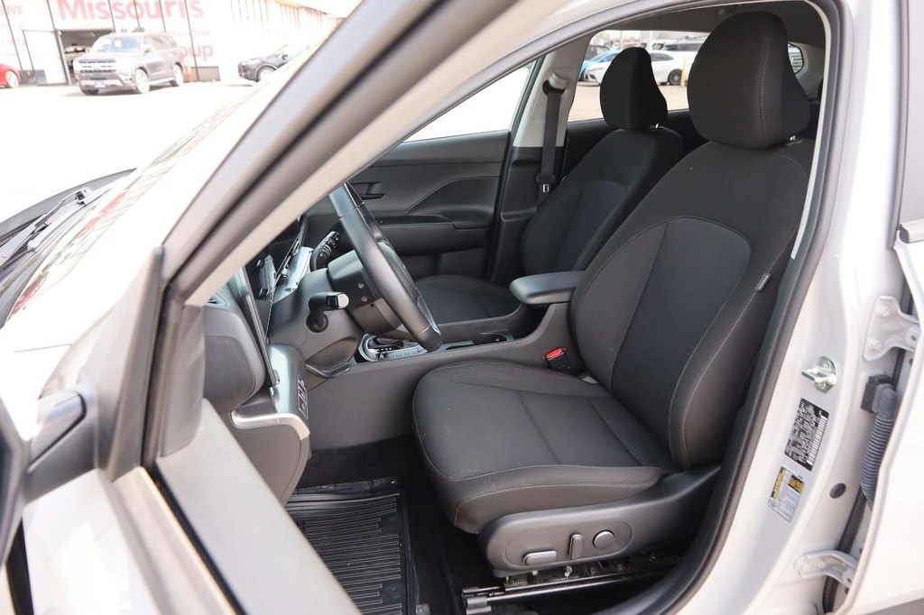 Hyundai Kona Vehicle Full-screen Gallery Image 8