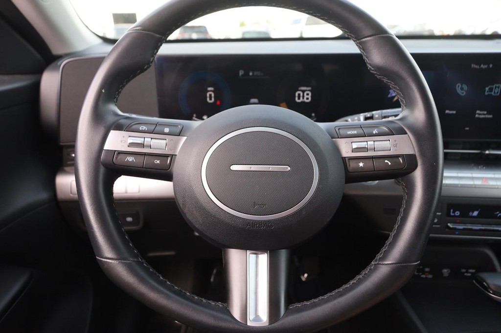 Hyundai Kona Vehicle Full-screen Gallery Image 10