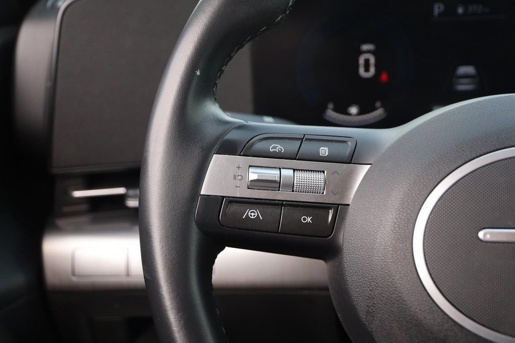 Hyundai Kona Vehicle Full-screen Gallery Image 11