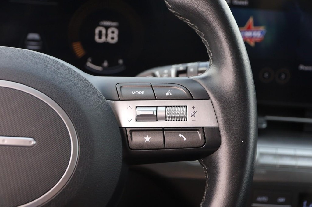 Hyundai Kona Vehicle Full-screen Gallery Image 12