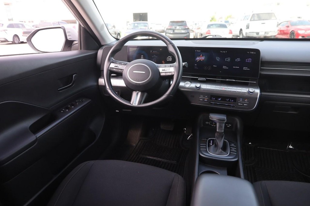 Hyundai Kona Vehicle Full-screen Gallery Image 23