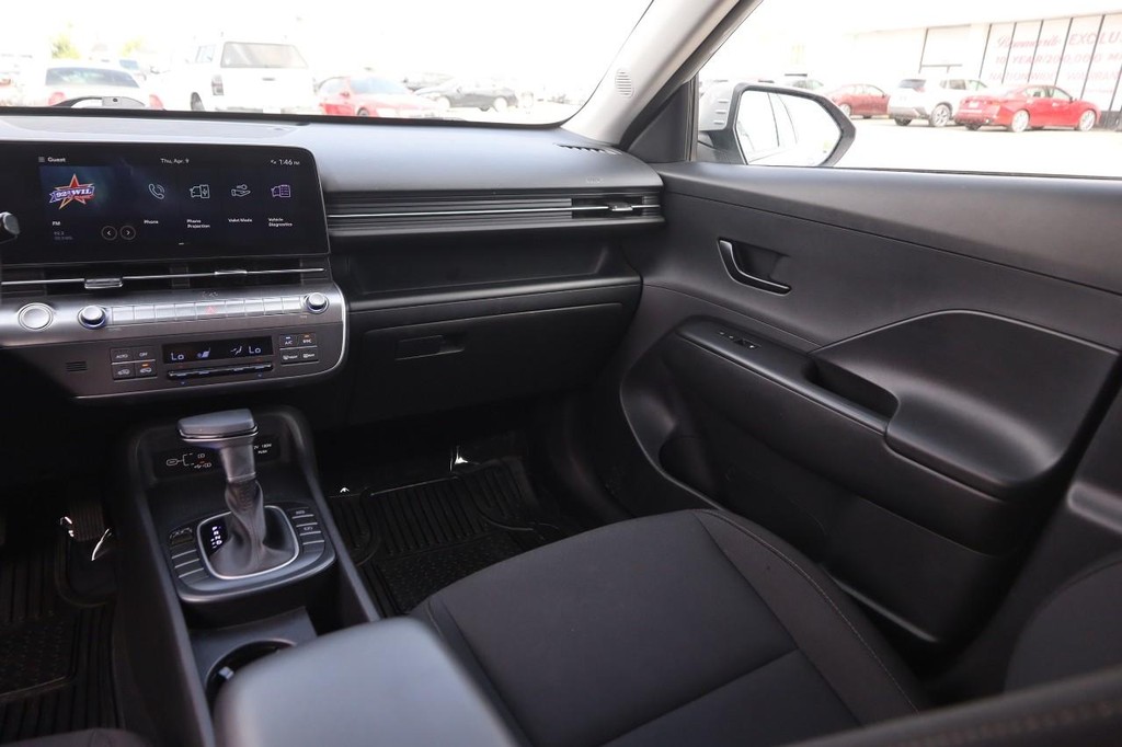 Hyundai Kona Vehicle Full-screen Gallery Image 26