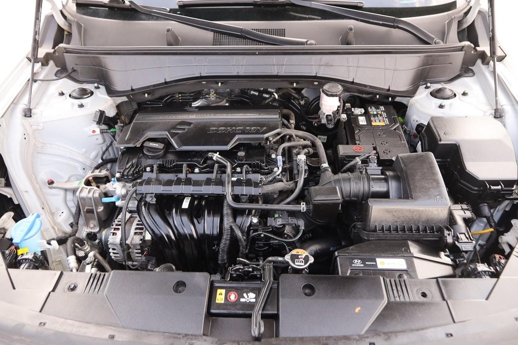 Hyundai Kona Vehicle Full-screen Gallery Image 28