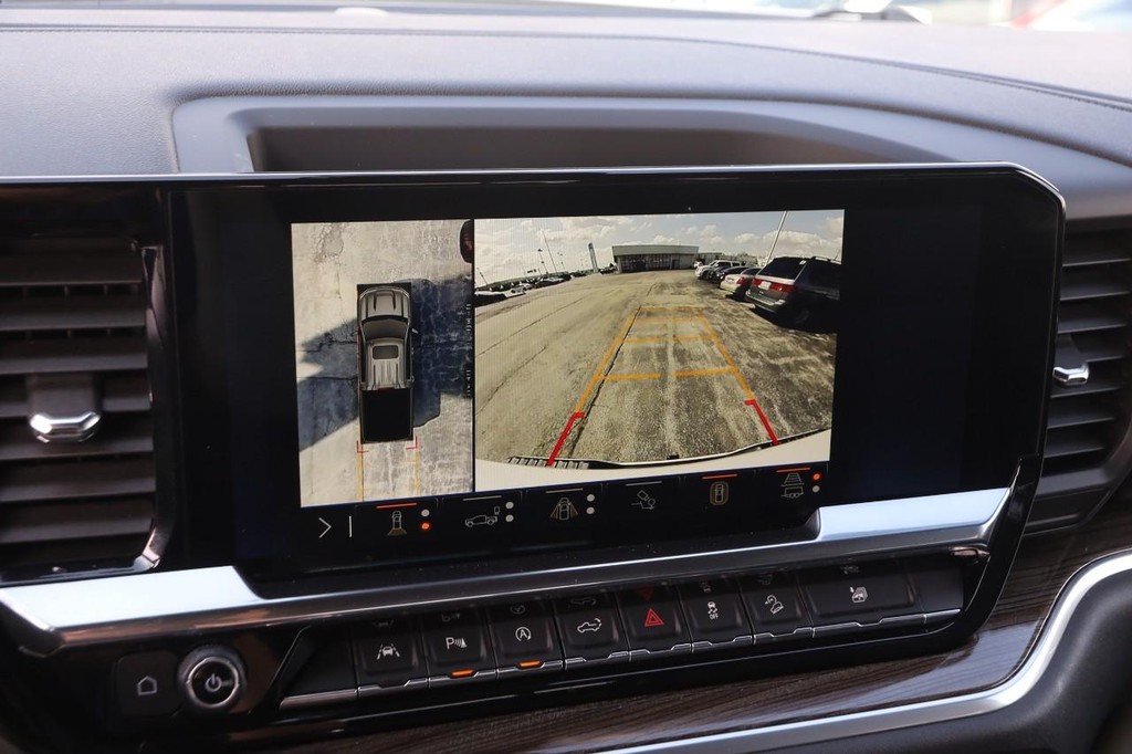 Chevrolet Silverado 1500 Vehicle Full-screen Gallery Image 17