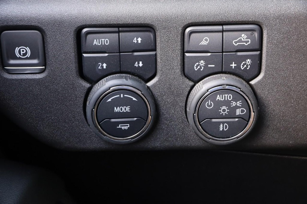 Chevrolet Silverado 1500 Vehicle Full-screen Gallery Image 19