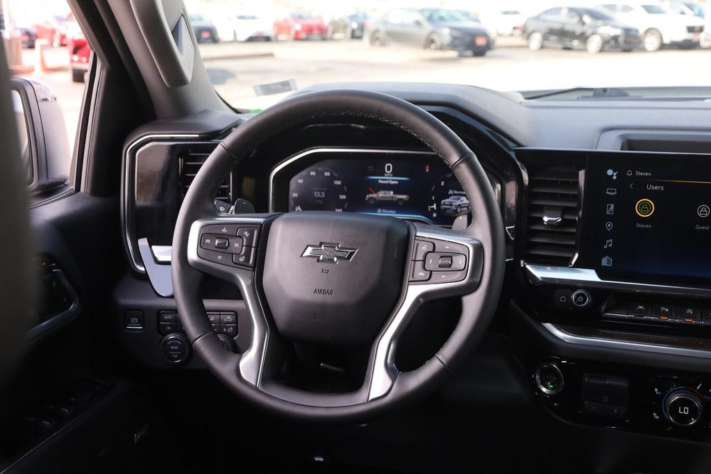 Chevrolet Silverado 1500 Vehicle Full-screen Gallery Image 22