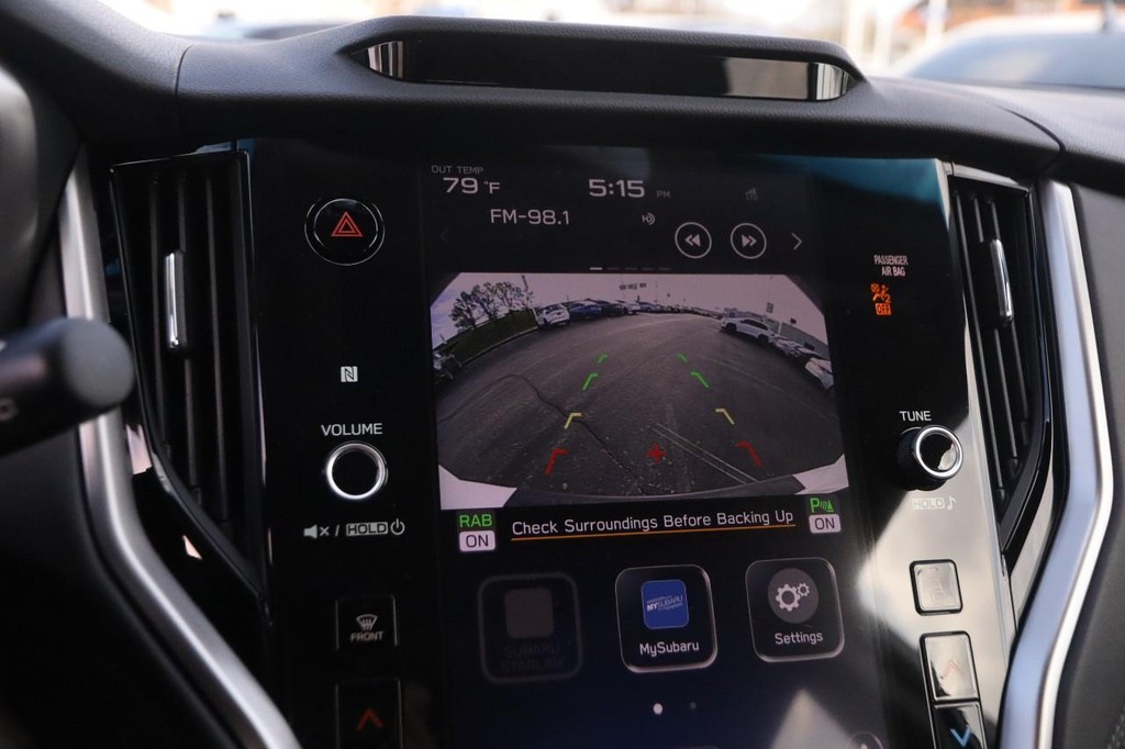 Subaru Outback Vehicle Full-screen Gallery Image 17